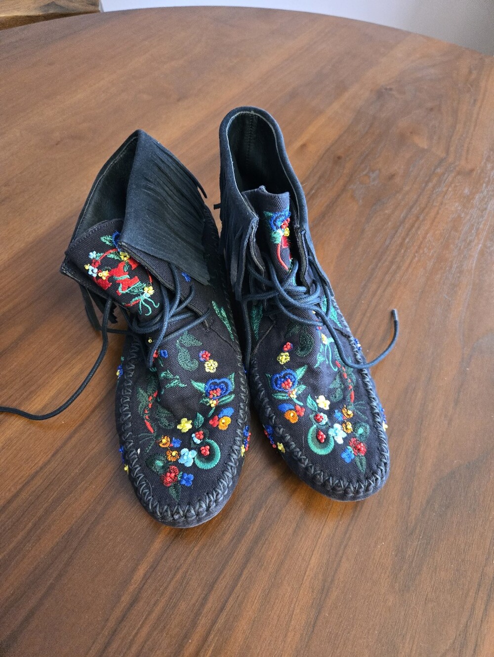 EUC Tory Burch Embroidered Moccasins
